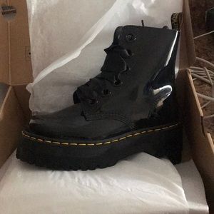 Dr. Martens Molly Patent